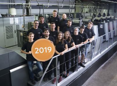 Dreizehn Auszubildende starten bei Onlineprinters ihre erste berufsqualifizierende Ausbildung. Besonders stark nachgefragt ist die Ausbildung zum Medientechnologen mit der Fachrichtung Digitaldruck / Copyright: Onlineprinters GmbH