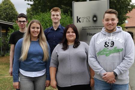 Blicken der Ausbildung beim krz optimistisch entgegen: (v.l.) Michael Kahle, Lisanne Burmann, Alexander Plätzer, Alina Gerzen und Ben Schick