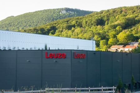 Leuze nimmt nach nur einem Jahr Bauzeit ihr neues internationales Distributionszentrum in Betrieb