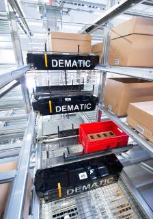 Für Omni-Channel-Unternehmen mit einem breit gestreuten Sortiment wie der Sportbekleidungsspezialist Mammut Sports Group AG ist das Dematic Multishuttle optimal geeignet / Foto: Dematic