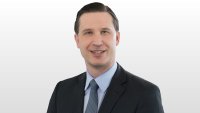 Dr. Stephan Weber von ibi research, Leiter der aktuellen Studie Versicherungswirtschaft: „Die Zielgruppe ist endlich und jeder einzelne Kunde extrem wertvoll. Die etablierten Anbieter konkurrieren heute mit Insurtechs und Neo-Versicherern, die nicht von ihren Legacy-Systemen ausgebremst werden. Diese Gemengelage finden wir als Meinungsforschungsinstitut sehr spannend.“ Dr. Stephan Weber von ibi research, Leiter der aktuellen Studie Versicherungswirtschaft: „Die Zielgruppe ist endlich und jeder einzelne Kunde extrem wertvoll. Die etablierten Anbieter konkurrieren heute mit Insurtechs und Neo-Versicherern, die nicht von ihren Legacy-Systemen ausgebremst werden. Diese Gemengelage finden wir als Meinungsforschungsinstitut sehr spannend.“