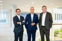 Das Materna-Vorstandsteam (v.l.n.r.): Dr. René Rüdinger (CFO), Michael Hagedorn (CEO), Uwe Scariot (stellvertretender Vorstandvorsitzender) / (c) Mike Henning
