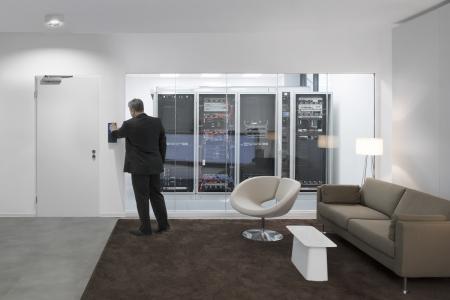 Die INTUS Handvenenerkennung schützt das Rechenzentrum der FinTech Group AG fälschungssicher und mit hoher Usability
