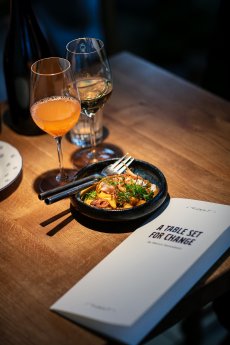 Volvo-Trucks---A-table-set-for-change-17_Original file.jpg