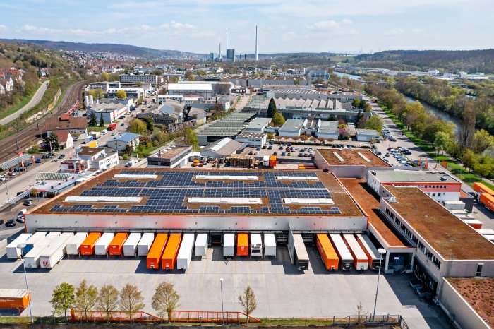 Gebrueder_Weiss_Solar_Esslingen.jpg