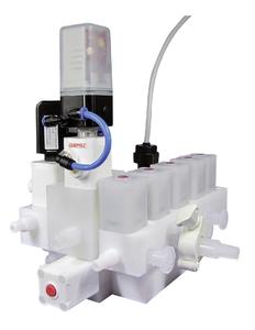 GEMÜ multi-port valve block made of plastic with valves from the iComLine® series