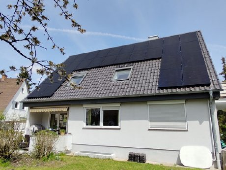photovoltaik-auf-einfamilienhaus-ikratos.jpg