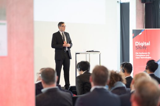 Dr. Benedikt Schneiders.jpg