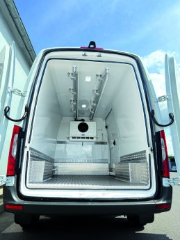 Winter Kuehlfahrzeuge_Fleischgehaenge 2 Bahnen Heck_43758a.jpg