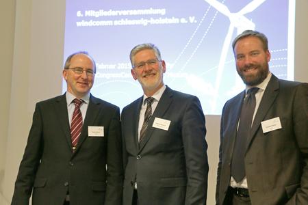 Der neue Vorstand des Windkraft-Branchenclusters windcomm Schleswig-Holstein e. V. (von links): Volker Köhne (DNV GL), Asmus Thomsen (VR Bank Niebüll), Kristian Hamel (Wirtschaftsförderung und Technologietransfer Schleswig-Holstein WTSH), Foto: windcomm/ D. Jensen