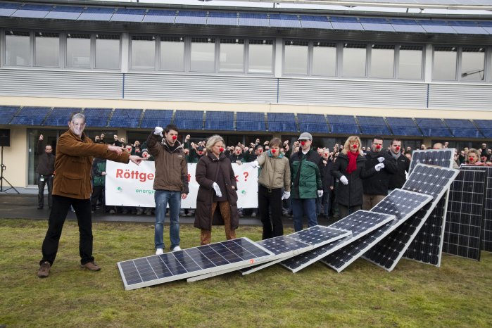 Energiebau_Protest gegen Foerderkahlschlag_04022010_groß_4.jpg