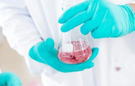 Umwelt- und gesundheitsschädigende Chemikalien im Herstellungsprozess von Textilien, Leder und Schuhen wesentlich sollen reduziert werden / Bild: © Hohenstein