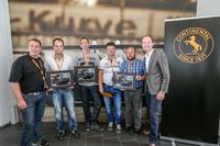 Siegerehrung beim Truck Grand Prix am Nürburgring: Dr. Marko Multhaupt und Timo Röbbel überreichen den drei Siegern Stefan Schirmbeck, Sascha Linde und Fred Deutscher die Beat-the-Best Urkunden und Tankgutscheine im Wert von 1.200€ (Foto: Wolfgang Grube/ETM Verlag)