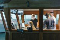 Schiffsimulatoren spielen eine zentrale Rolle bei der Übertragung von Daten von Schiffen zum Remote Operation Center an Land sowie bei der Validierung von Konzepten und Szenarien. Die HSB nutzt für die Forschungen im Drittmittelprojekt LetsROC ihre Schiffssimulatoren