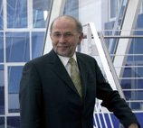 Wolfgang Schuler, Geschäftsführer Industrieelektrik bei Rittal, ist in den wohlverdienten Ruhestand verabschiedet worden