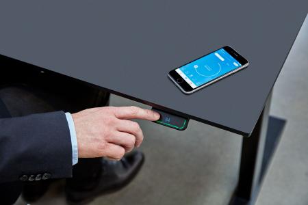 Die Bedienung eines Steh-Sitz-Arbeitsplatz wird mit dem neuen DPG noch einfacher