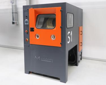 The new S 1 system AM Solutions – 3D post processing technology for the automated de-powdering and cleaning of 3D printed plastic components ensures that OECHSLER fulfills all requirements for repeatability of the processing results, traceability and cost-efficiency.
Image courtesy: OECHSLER