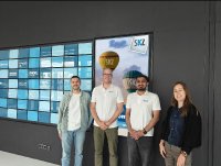 Gelungener Projektauftakt: Beim ersten Treffen zwischen SKZ und der Tailorlux GmbH wurden die Weichen für eine erfolgreiche Zusammenarbeit im Projekt KIMaTex gestellt. Auf dem Bild von links nach rechts: Tim Dees (SKZ), Tobias Herzog (Tailorlux), Sujeet Kanani (Tailorlux), Cosima Güttler (SKZ)