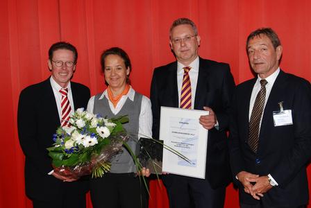 Klaus Fromm, BIV-Ausschussvorsitzender Öffentlichkeitsarbeit, Ines Allwardt, Ausbildungsbeauftragte Piepenbrock Berlin, Holger Klische, Piepenbrock Regionalgeschäftsführer Nord-Ost, und Dieter Kuhnert, BIV-Vorstandsvorsitzender. © rationell reinigen