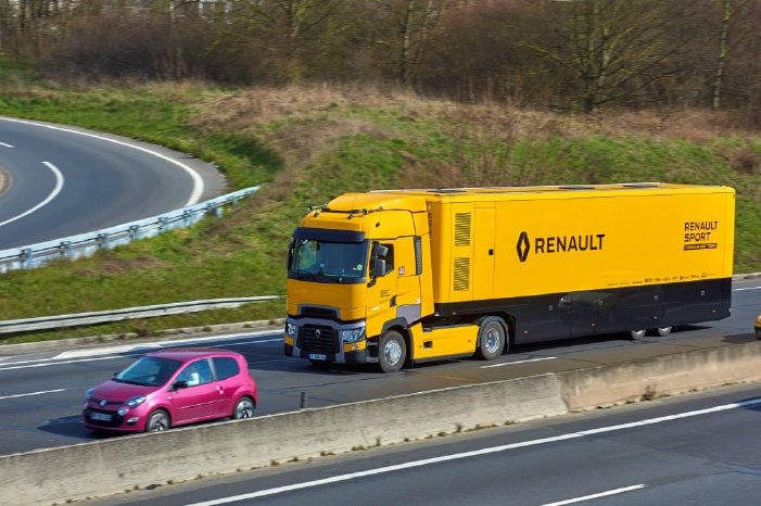 Renault_Trucks_T_Renault_F1_Team_5.jpg