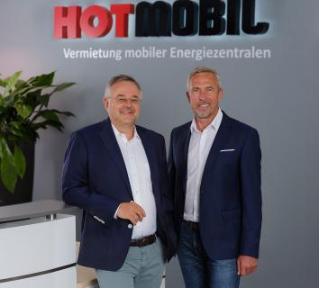 Seit 01.08.2020 bilden Bernd Becherer und Uwe Kettner die neue Doppelspitze der Hotmobil Deutschland GmbH, dem Vermietungsspezialisten für mobile Energiezentralen / Bildquelle: Hotmobil Deutschland GmbH