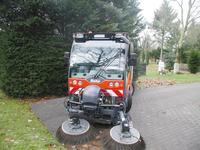 Hako-Citymaster 2000, die Profi-Reinigungsmaschine mit getrennt schwenkbaren Tellerbesen.