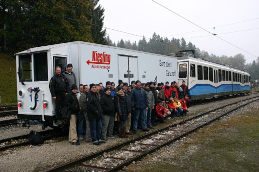 2009_Kiesling Mannschaft vor der Zugspitzbahn.JPG
