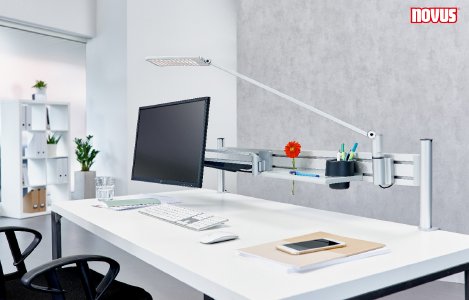 Novus Schreibtisch Slatwall mit Arbeitsleuchte Attenzia