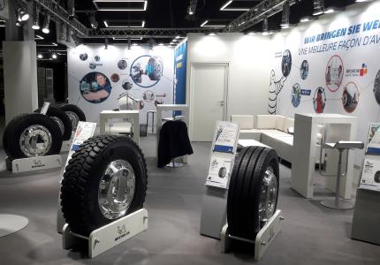 Michelin präsentiert auf der diesjährigen Transport CH, dem 10. Schweizer Nutzfahrzeugsalon vom 14. bis 17. November in Bern, sein aktuelles Reifenportfolio für Lkw und Transporter