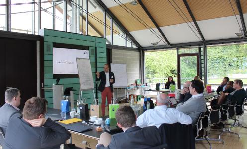 Vorstand & Chefanalyst Temel Kahyaoglu (The Group of Analyst AG) erläutert den Teilnehmern das Information Supply Chain Management
