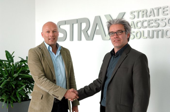 12-11-14 Martin Wagner (l) -Head of Group Marketing der STRAX GmbH - und Klaus Baumann - Ge.jpg