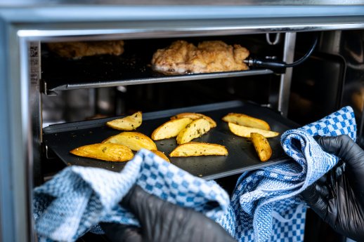 DACH_RATIONAL_Brat-und Backblech Kleinformat_1.jpg