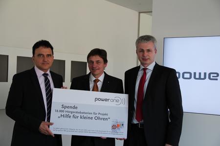 v.l.n.r. Herbert Schein (CEO der VARTA Microbattery GmbH), Andreas Schirpke (Präsident Lions International Club), Markus Greiff (General Manager VARTA Microbattery GmbH)