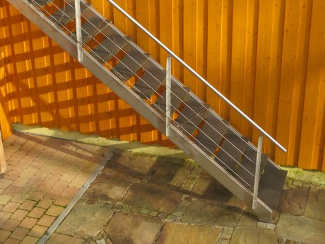 15-05 HU_E-Treppe-gross.jpg