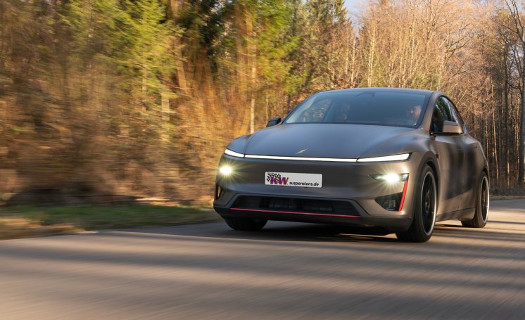 KW_DDC_Tesla_Model_Y_Facelift_Fahraufnahme_0001.jpg