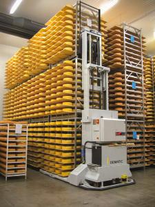 Fahrerlose Transportsysteme von Dematic automatisieren die Käseproduktion. (Foto: Dematic)