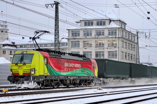 Intermodalzug Italien-Schweden mit TX-Lok_Nurminen Logistics.jpg