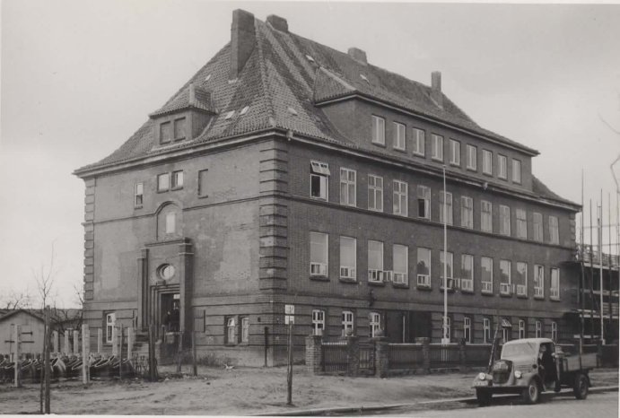 1960_Um 1960 zog die LUFA in einen Neubau in der Gutenbergstraße.jpg