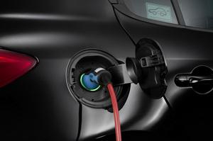 Continental beweist Systemkompetenz für Elektrofahrzeuge, Leistungsstarke hauseigene Engineering-Gesellschaft baut Versuchsträger auf, 40 Serienkomponenten in Fahrzeug eingebaut und vernetzt