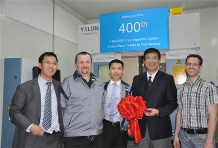 Delivery of the 400th Y.MU2000 at TITAL in Nantong: (from l. to r.) Jockey Chen (Sales Manager YXLON NDT South China), Sebastian Hauers (Quality Assurance TITAL Nantong), Xing Zhong (Vice President TITAL GmbH and General Manager TITAL Nantong), Wang Jinsong (General Manager YXLON China), Kai Wasmund (Production Manager TITAL Nantong)