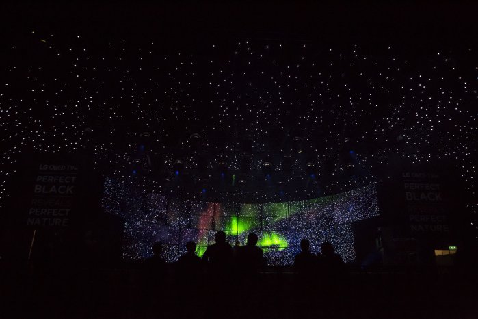 Bild_LG Lights out Spot on Campaign - Harpa Concert Hall with Stars.JPG