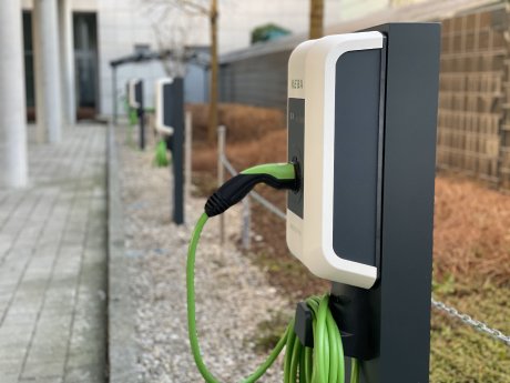 lade-plus-LadeinfrastrukturAußenbereich.jpg