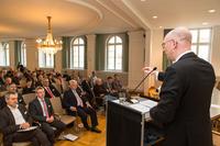 Minister Pegel referiert auf dem 3. Energieforum im voll besetzten Demmlersaal des Schweriner Rathauses. Foto: WEMAG/Rudolph-Kramer