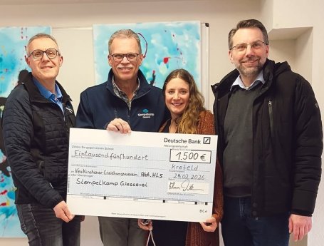 Foto_Spendenübergabe.jpg