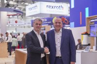 Dr. Bertram Hoffmann, CEO WITTENSTEIN SE (left) and Dr. Steffen Haack, CEO Bosch Rexroth AG, sealed the two companies’ cooperation on economic subsea technology at the Hannover Messe 2025. / Source: Bosch Rexroth AG / Axel Heiter