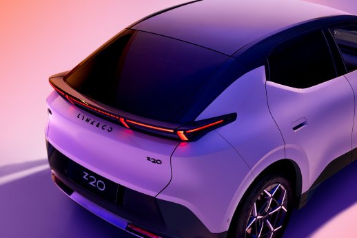 20241212_FORVIA_HELLA_Rear_Wing_Lighting_Scene_C_LYNK_CO.jpg