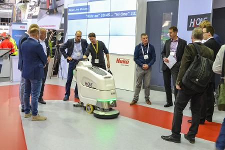 Die Zukunft der Reinigungstechnik: Auf der Interclean präsentierte Hako den aktuellen Entwicklungsstand der autonomen Reinigung.